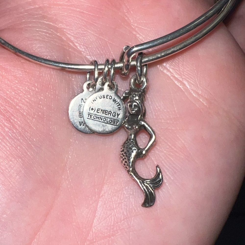 Mermaid Bracelet🧜🏼♀️🧜🏼♀️ - Picture 2 of 4